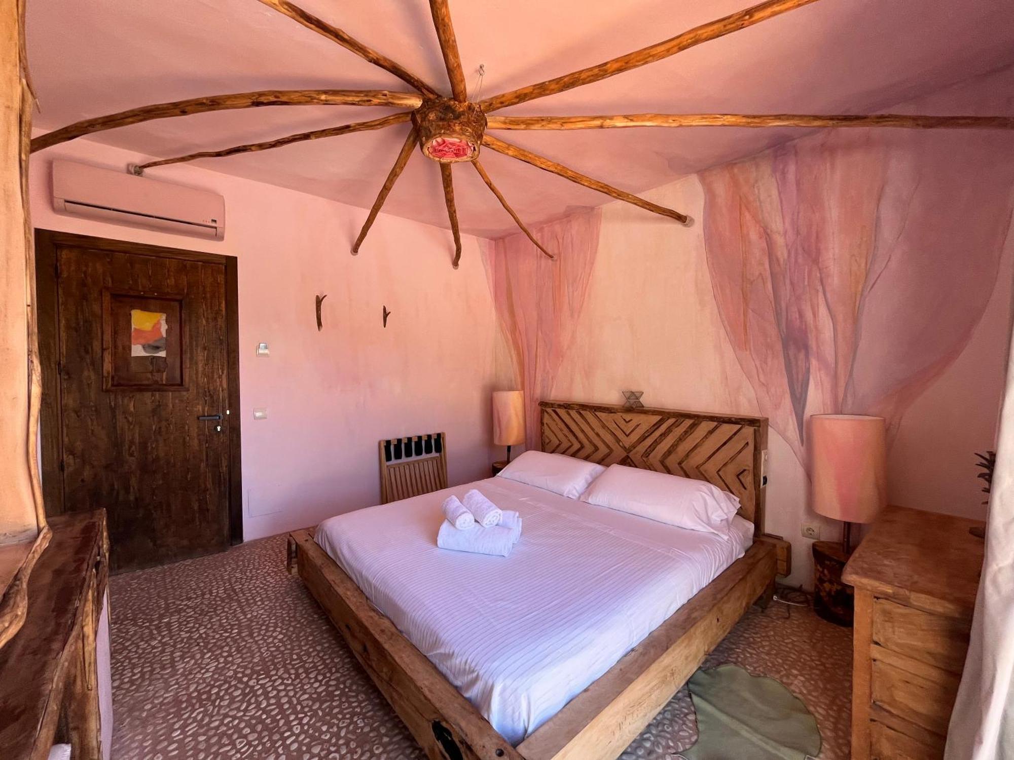 Boutique Hostal La Curandera De Salinas Sant Francesc de s'Estany エクステリア 写真